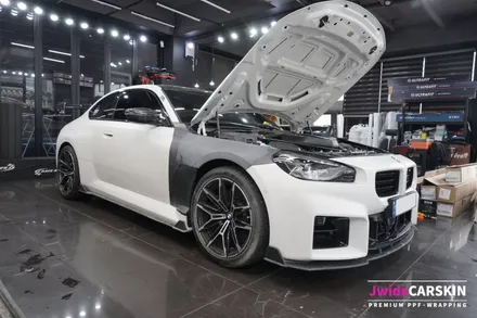 광교 랩핑 전문업체 제이와이드 - BMW G87 M2 프론트 휀다 무광 카본 랩핑 시공 후기 / 경기 수원 영통