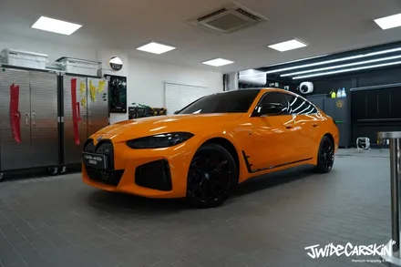 BMW i4 M50 전체랩핑 시공, 오렌지 컬러의 존재감은 그대로 광교랩핑전문업체 제이와이드 / 경기 수원 영통