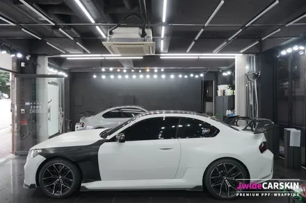 광교 랩핑 전문업체 제이와이드 - BMW G87 M2 프론트 휀다 무광 카본 랩핑 시공 후기 / 경기 수원 영통