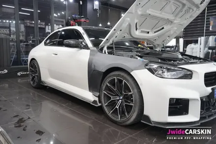 광교 랩핑 전문업체 제이와이드 - BMW G87 M2 프론트 휀다 무광 카본 랩핑 시공 후기 / 경기 수원 영통