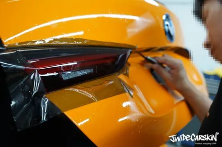 BMW i4 M50 전체랩핑 시공, 오렌지 컬러의 존재감은 그대로 광교랩핑전문업체 제이와이드 / 경기 수원 영통