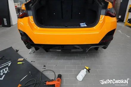 BMW i4 M50 전체랩핑 시공, 오렌지 컬러의 존재감은 그대로 광교랩핑전문업체 제이와이드 / 경기 수원 영통