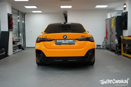 BMW i4 M50 전체랩핑 시공, 오렌지 컬러의 존재감은 그대로 광교랩핑전문업체 제이와이드 / 경기 수원 영통
