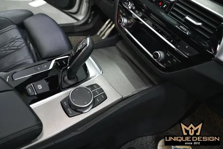 BMW G30 5시리즈, 530i 실내랩핑- 티타늄브러쉬 / 의정부 신곡동