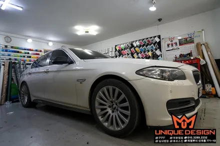(의정부) BMW 520D 루프스킨, 스포일러, 사이드미러 랩핑, M퍼포먼스 사이드데칼, 생활보호PPF 부착 시공완료! / 의정부 신곡동