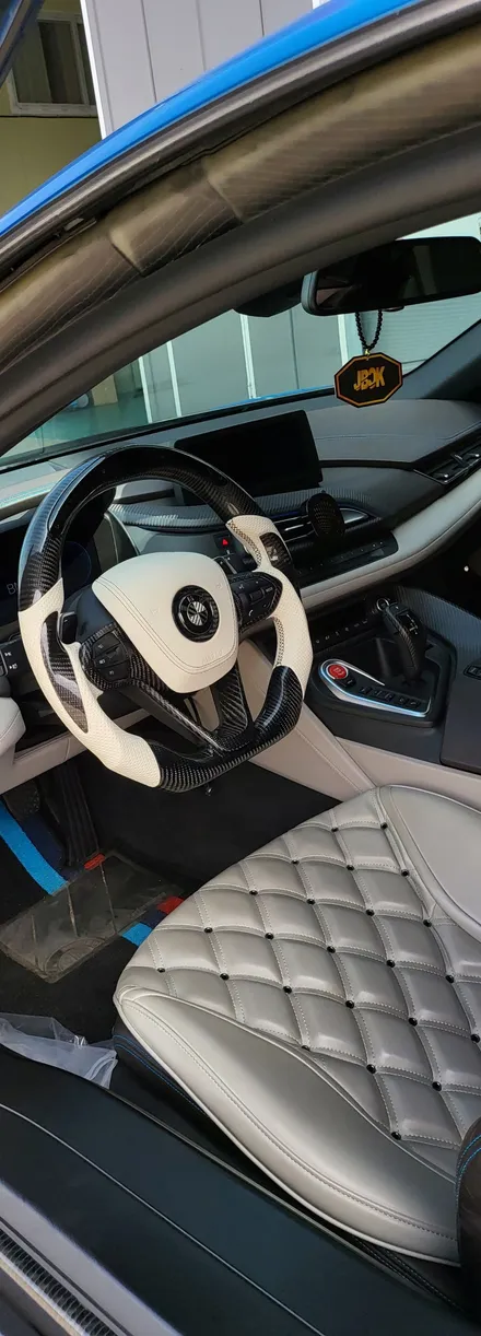 Bmw i8 퍼포먼스핸들 그립카본 확 달라진 모습으로 만족도 100%!! / 오산 서부로