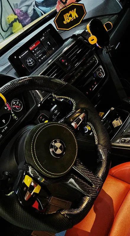 BMW f82 M4 카본디컷핸들 제이비커스텀 출고 / 오산시 두곡동