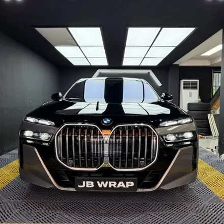 BMW 740d 상단 유광 블랙 투톤 랩핑! 순정 옥사이드 그레이와 완벽한 조합 / 인천 계양