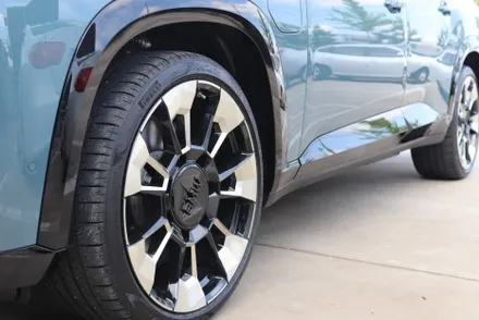 전주 신차 BMW 뉴 XM 퍼스트 에디션 블랙박스 보조배터리 윈도우틴팅은 뭐로? / 전주 덕진구 장동