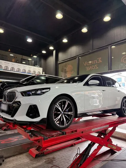 대전 BMW 5시리즈 휠복원, 손상된 컷팅휠 깔끔하게 복원 완료 / 대전 복용동
