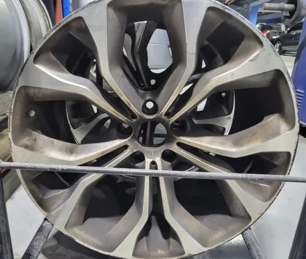 BMW X6 휠수리  전체박리후 블랙컷팅 작업 대전봉타이어 / 대전 복용동