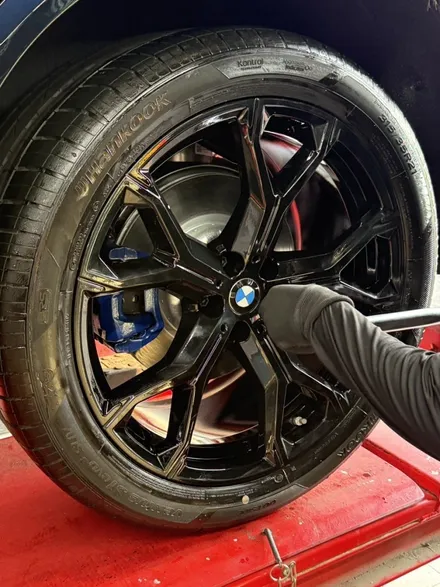 BMW X5 신차 컷팅휠에서 블랙유광 휠도색으로 ! 출고 직후 분위기 전환 작업 후기 / 대전 복용동