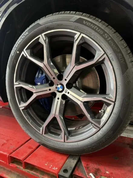BMW X5 신차 컷팅휠에서 블랙유광 휠도색으로 ! 출고 직후 분위기 전환 작업 후기 / 대전 복용동