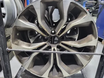BMW X6 휠수리  전체박리후 블랙컷팅 작업 대전봉타이어 / 대전 복용동