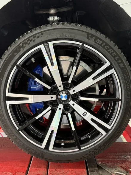 대전 BMW 5시리즈 휠복원, 손상된 컷팅휠 깔끔하게 복원 완료 / 대전 복용동