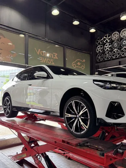 대전 BMW 5시리즈 휠복원, 손상된 컷팅휠 깔끔하게 복원 완료 / 대전 복용동