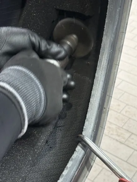대전 테슬라 모델Y 타이어 펑크! 버섯패치 수리 작업 / 대전 복용동
