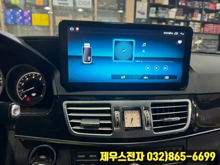 벤츠 E 클래스 10.25인치 카나로 안드로이드 올인원 장착 후의 모습과 기능
