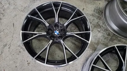 BMW F90 M5를 M5CS 버젼으로 튜닝해보기!휠도색,캘리퍼 / 인천 계양구 서운동