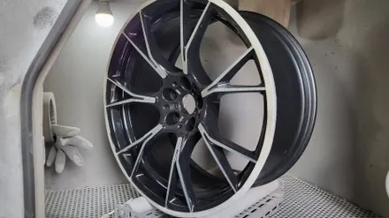 BMW F90 M5를 M5CS 버젼으로 튜닝해보기!휠도색,캘리퍼 / 인천 계양구 서운동