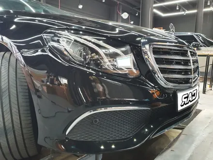 벤츠 W213 E200 인천김포 RAC에서 전방 사고수리 하면서 익스클루시브 컨버전 했어요. / 김포 양촌읍