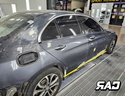 벤츠 W205 후방 사고수리-> 신형 C63 바디킷 교체후 다시 새 차의 컨디션으로! / 김포 양촌읍