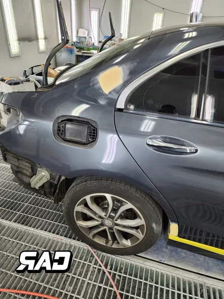 벤츠 W205 후방 사고수리-> 신형 C63 바디킷 교체후 다시 새 차의 컨디션으로! / 김포 양촌읍