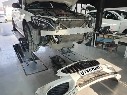 벤츠 C클래스 C43 AMG, W205 사고 수리 하면서 C63 AMG 바디킷으로 드레스 업 ! 내 기분도 업 ! / 김포 양촌읍