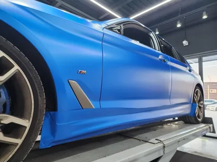 BMW G30 M550i 사틴 퍼펙트 블루 색상 전체 랩핑했어요!! / 김포 양촌읍
