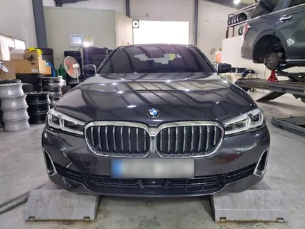 대전 BMW G30 5시리즈 휠 튜닝 / 662M 18인치 유광블랙 휠도색 중고휠 (245/45/18 , 275/40/18 한국 벤투스 S2 AS 타이어 교체) / 대전 중구 안영동