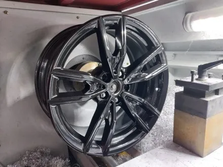대전 BMW 4시리즈 19인치 기스로 인한 복원 및 유광블랙 투톤 다이아컷팅 휠도색 / 대전 중구 안영동