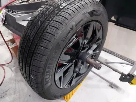 대전 휠도색 쏘렌토 MQ4 19인치 (제네시스 GV60 유광블랙 휠 교체 튜닝) / 대전 중구 안영동