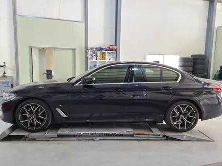 대전 휠복원 휠로세움 BMW G30 5시리즈 845M 19인치 유광블랙 휠도색 (크롬죽이기) / 대전 중구 안영동