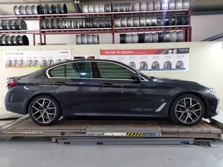 BMW G30 5시리즈 M패키지 845M 19인치 순정휠 고스트크롬 휠도색 / 대전 중구 안영동