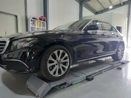 대전 휠복원 벤츠 W213 E클래스 E300 18인치 블랙 투톤 다이아컷팅 순정휠 [휠로세움] / 대전 중구 안영동
