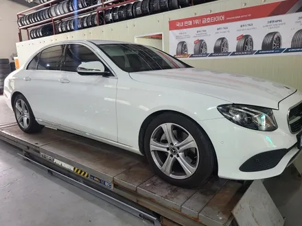 벤츠 W213 E300 18인치 블랙 투톤 다이아컷팅 휠튜닝 (중고휠 교체) / 대전 중구 안영동