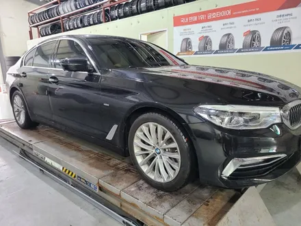 BMW G30 5시리즈 럭셔리 18인치 휠 튜닝 (662M 유광블랙 중고휠) / 대전 중구 안영동