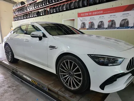 대전 휠복원 휠로세움 - 벤츠 GT43 AMG 20인치 유광블랙 분체 휠도색 + 레드 우레탄 캘리퍼도색 / 대전 중구 안영동