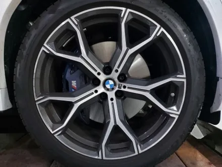 대전 휠복원 휠로세움 / BMW G06 X6 741M 21인치 유광블랙 휠도색 (크롬죽이기) / 대전 중구 안영동