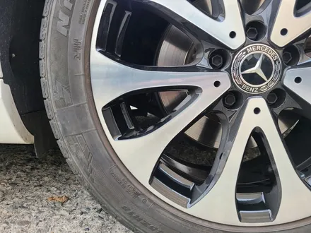 벤츠 W213 E300 18인치 블랙 투톤 다이아컷팅 휠튜닝 (중고휠 교체) / 대전 중구 안영동