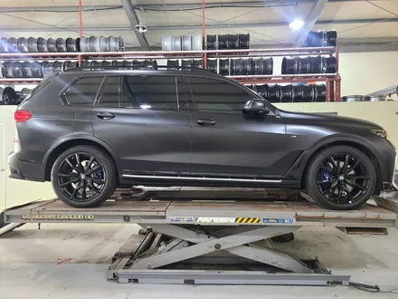 전주 BMW X7 50I 755M 22인치 유광블랙 대전 휠도색 휠로세움 / 대전 중구 안영동