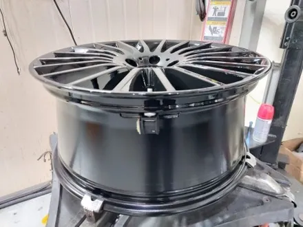 벤츠 W213 E클래스 휠복원 (W222 S350 19인치 유광블랙 휠도색) 대전 휠로세움 / 대전 중구 안영동