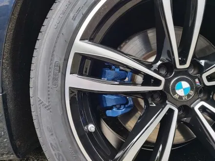 BMW (G11 G12) 7시리즈 647M 19인치 대전 휠복원 및 휠도색 + 우레탄 블루 캘리퍼도색 / 대전 중구 안영동