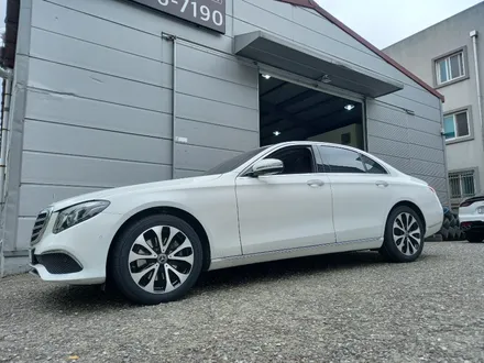 [휠로세움] 벤츠 W213 E클래스 E220d, E300 18인치 순정휠 블랙 투톤 다이아컷팅 휠복원, 분체도장 휠도색 / 대전 중구 안영동