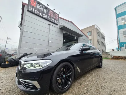 BMW G30 5시리즈 럭셔리 18인치 휠 튜닝 (662M 유광블랙 중고휠) / 대전 중구 안영동