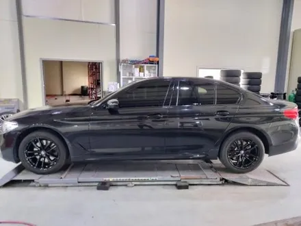 대전 휠복원 휠도색 NO.1 휠로세움 / BMW G30 5시리즈 M패키지 662M 18인치 (유광블랙) / 대전 중구 안영동