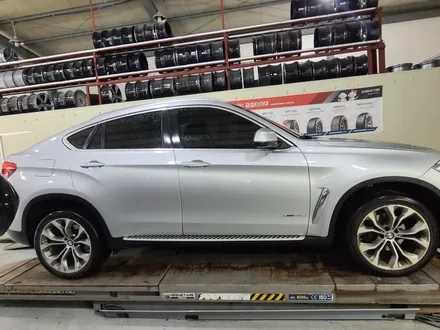 세종 BMW X6 (F16) 30D 20인치 블랙 컷팅 휠도색 - 대전 휠복원 휠로세움 / 대전 중구 안영동