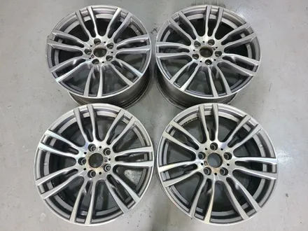 전주 BMW F30 3시리즈 403M 19인치 순정휠 (유광블랙) 대전 휠복원 휠로세움 / 대전 중구 안영동