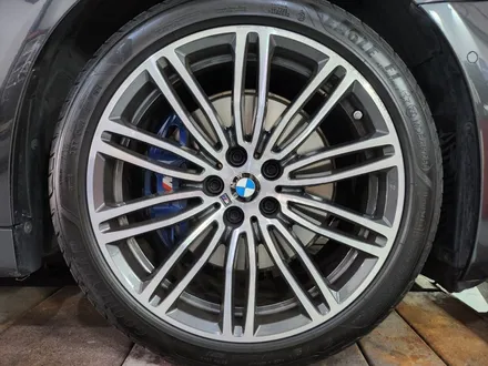BMW G30 5시리즈 664M 19인치 휠복원 및 유광블랙 휠도색 - 대전 휠로세움 / 대전 중구 안영동