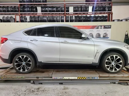 세종 BMW X6 (F16) 30D 20인치 블랙 컷팅 휠도색 - 대전 휠복원 휠로세움 / 대전 중구 안영동
